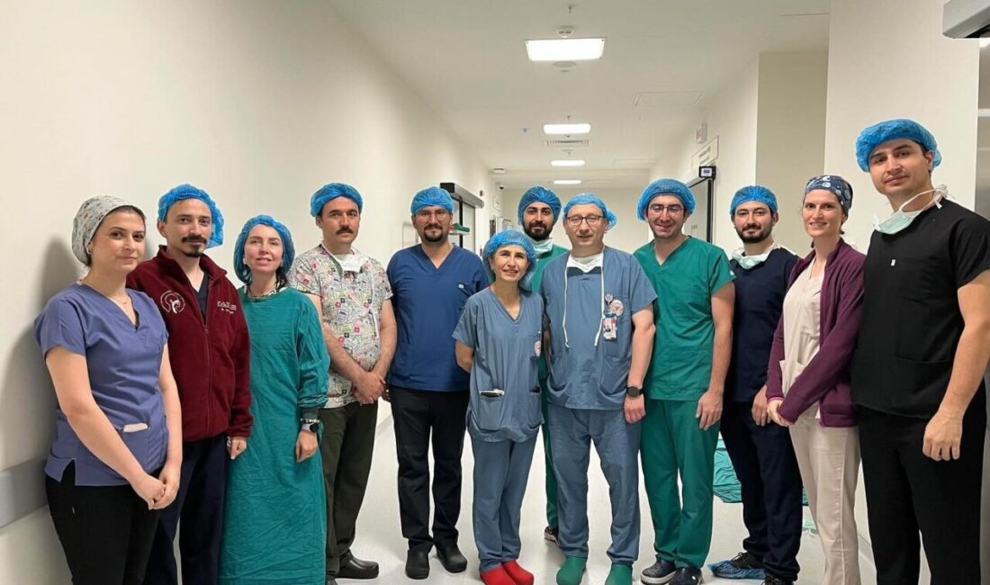 Kütahya Şehir Hastanesi’nde, halk arasında “biyonik kulak” olarak bilinen Koklear