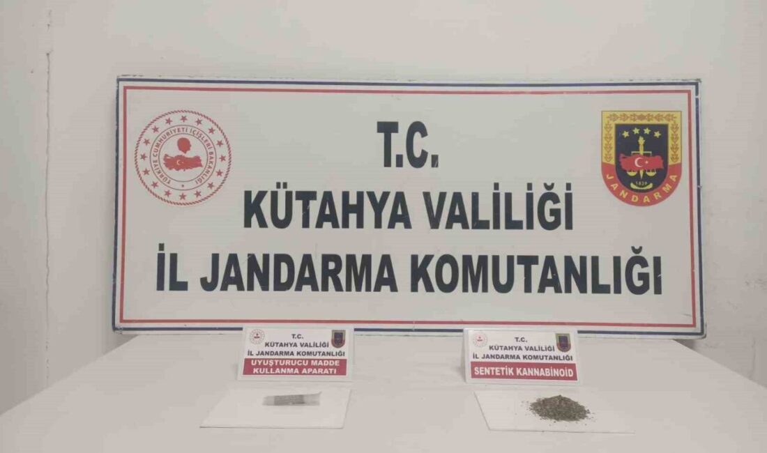 Kütahya İl Jandarma Komutanlığı ekipleri, uyuşturucuyla mücadele kapsamında yürüttükleri çalışmalar