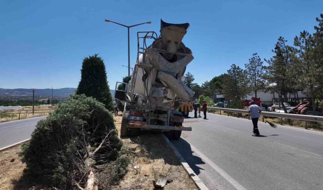 Kütahya’da mikserin tıra çarpması sonucunda meydana gelen trafik kazasında 1