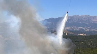 Oğuzhan KILIÇ/GEDİZ(Kütahya), – KÜTAHYA’nın Gediz ilçesinde orman yangını çıktı. Ekipler,