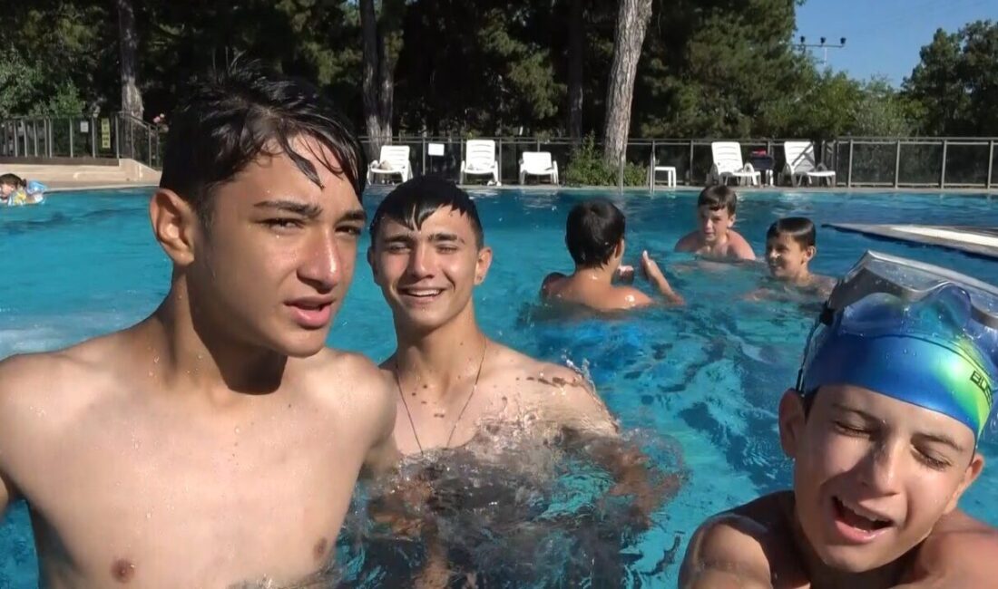 Kütahya’da mevsim normallerinin üzerinde seyreden hava sıcaklıkları, vatandaşları serinlemenin alternatif