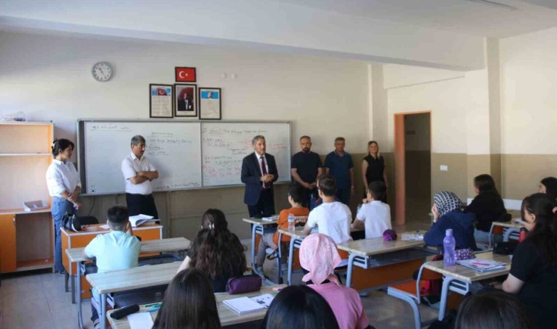 Kütahya İl Millî Eğitim Müdürü Mustafa Yılmaz ve Şube Müdürü