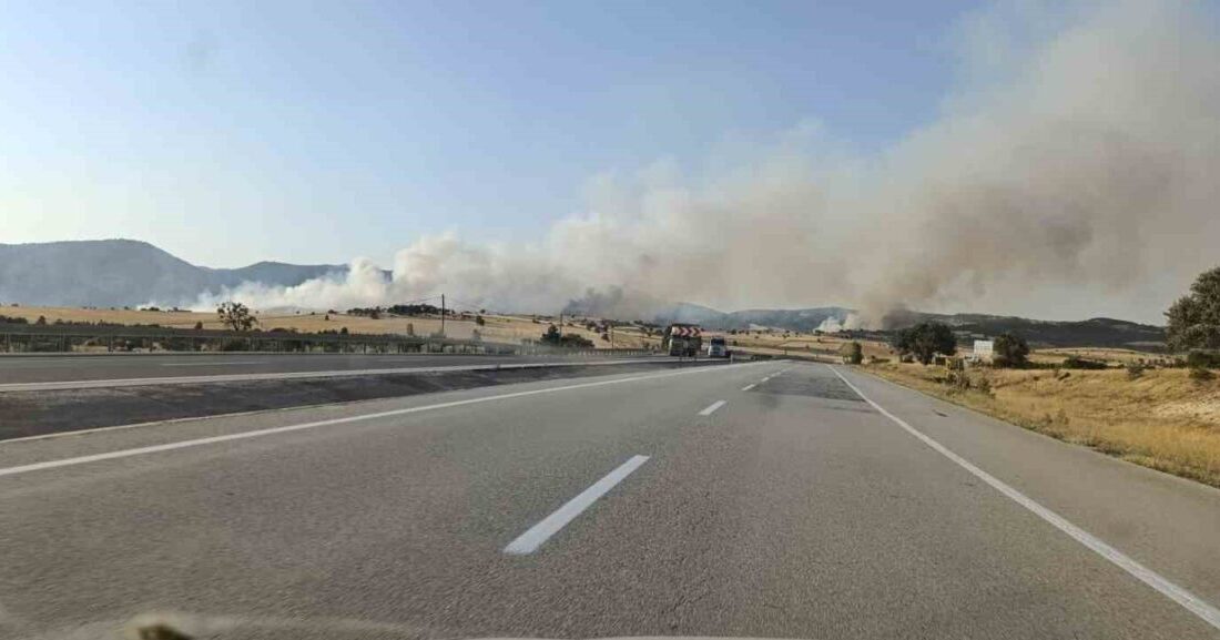 Kütahya’nın Dumlupınar ilçesinde çıkan orman yangını, yaklaşık 5 saat süren