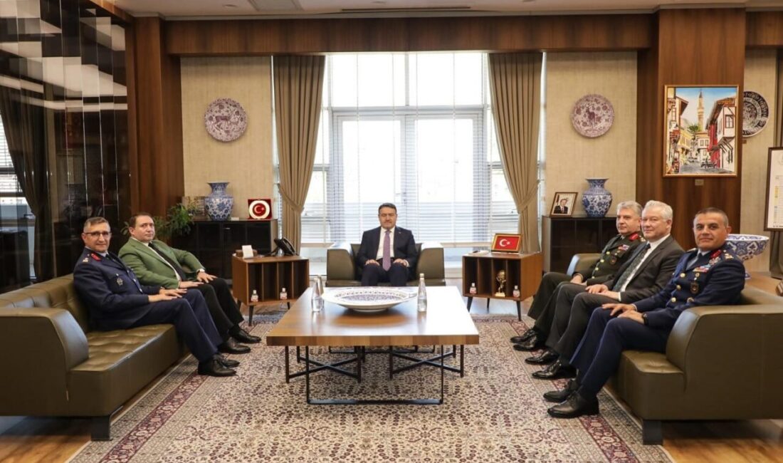 Kütahya Valisi Musa Işın, Milli Savunma Bakanlığı (MSB) heyetini makamında