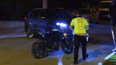 Kütahya’nın Tavşanlı ilçesinde otomobil ile motosikletin çarpışması sonucunda meydana gelen