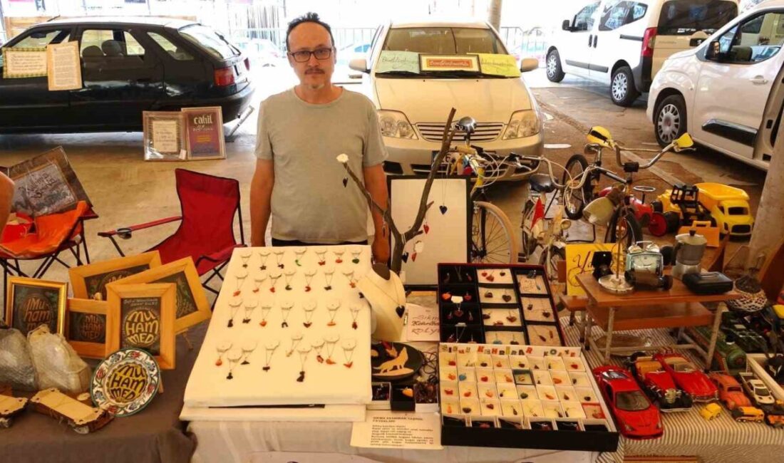 Kütahyalı sanatçı Erdoğan Başaran, sıkma kehribardan ürettiği el emeği kolyelerle