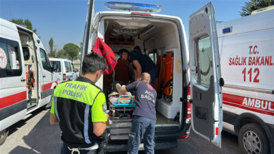 Oğuzhan KILIÇ/KÜTAHYA, – KÜTAHYA’da işçileri taşıyan servis otobüsü, akaryakıt tankerine