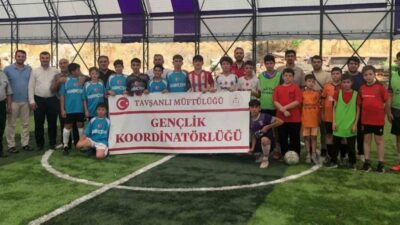 Kütahya’nın Tavşanlı ilçesinde Müftülük Gençlik Koordinatörlüğü, Yaz Kur’an Kursları’na katılan