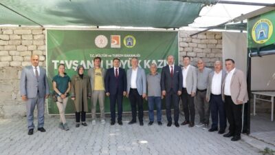 Kütahya Valisi Musa Işın, yürütülen arkeolojik çalışmaları yerinde görmek amacıyla