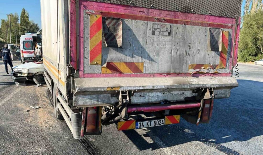 Kütahya’nın Domaniç ilçesinde sabah saatlerinde meydana gelen trafik kazasında 2