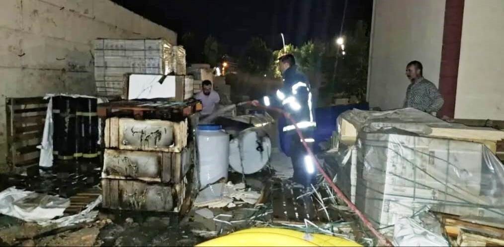 Kütahya’nın Emet ilçesinde bir iş yerine ait depoda çıkan yangın