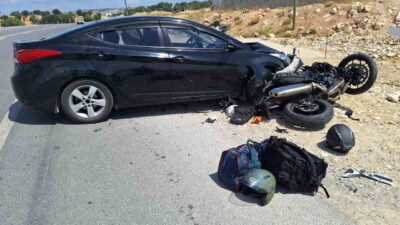Kütahya’nın Emet ilçesinde otomobil ile motosikletin çarpışması sonucu meydana gelen