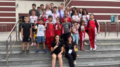 Kütahya’nın Gediz ilçesinde, Antrenör Ezgi Şebnem Hoşgör eşliğinde turnuvalara hazırlanan