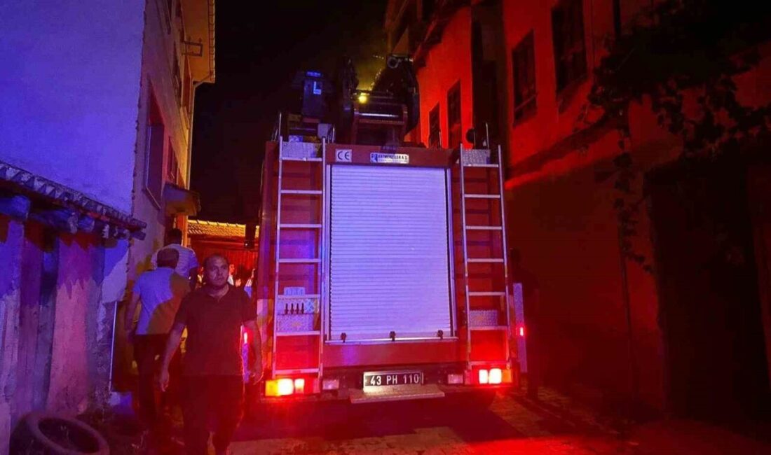 Kütahya’nın Hisarcık ilçesinde evin mutfağında çıkan yangın, itfaiye ekiplerinin zamanında