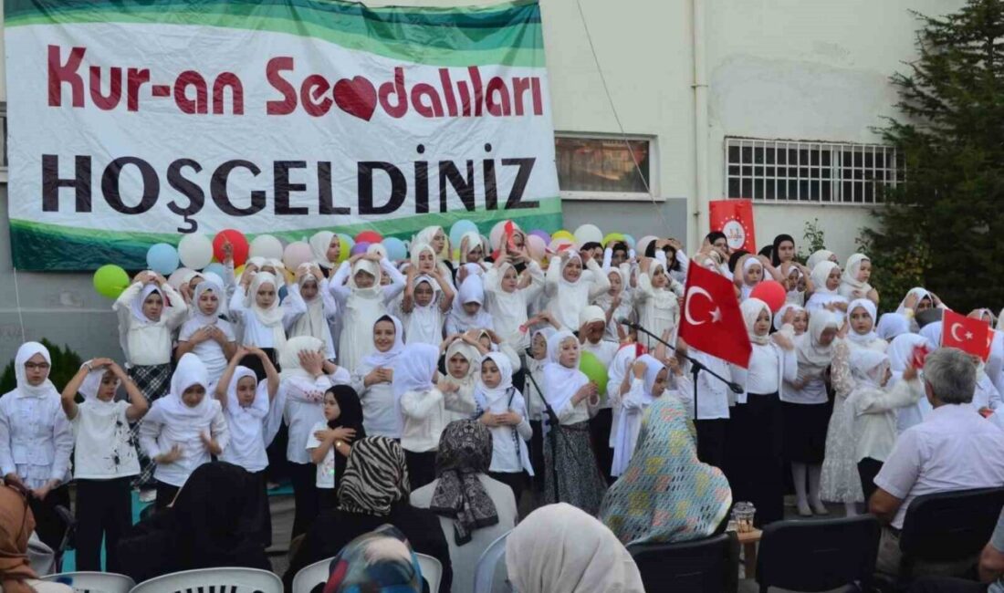 Kütahya’nın Tavşanlı ilçesi Şeyh Edebali Ortaokulu’nda düzenlenen Kavaklı Kız Kur’an