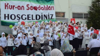 Kütahya’nın Tavşanlı ilçesi Şeyh Edebali Ortaokulu’nda düzenlenen Kavaklı Kız Kur’an