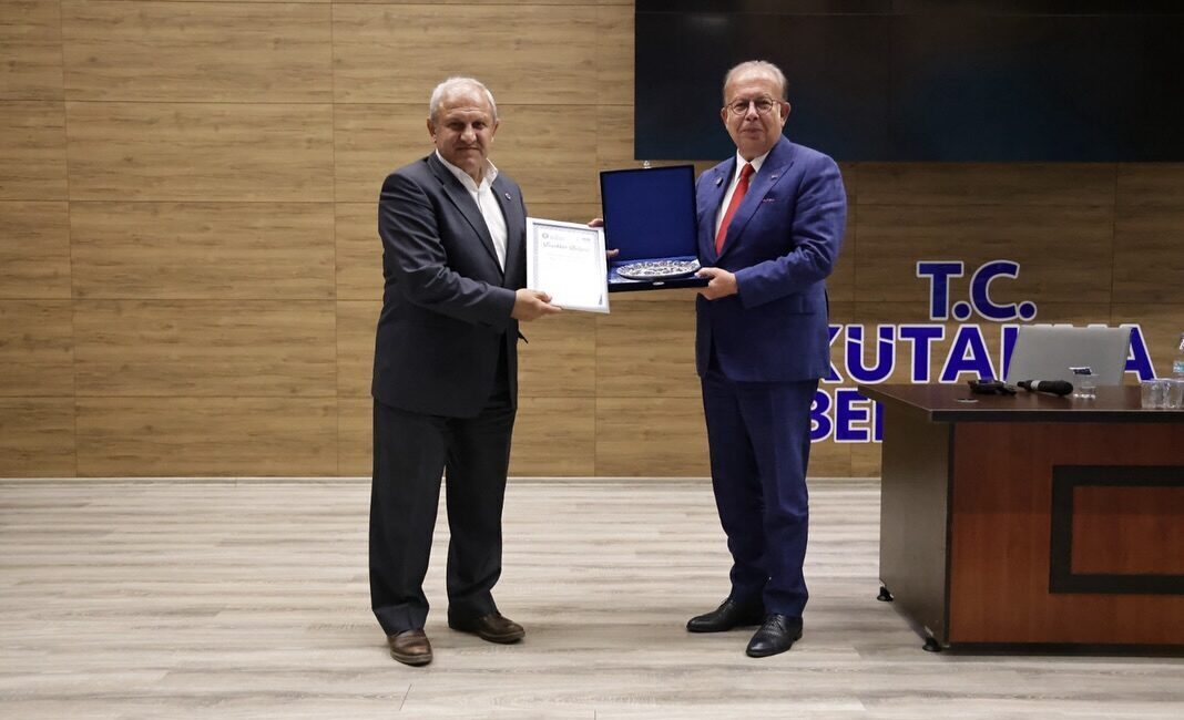 Kütahya Belediyesi tarafından Zafer Haftası etkinlikleri kapsamında “Büyük Zaferin Jeopolitik