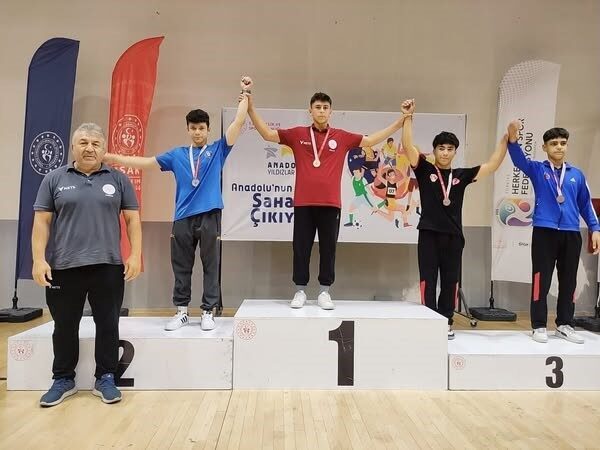 Kütahya Belediyespor’un genç güreşçisi İbrahim Sönmez, Anadolu Yıldızlar Ligi kapsamında