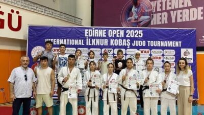 Edirne’de düzenlenen Uluslararası İlknur Kobaş Judo Turnuvası’na katılan Kütahya Belediyespor’un