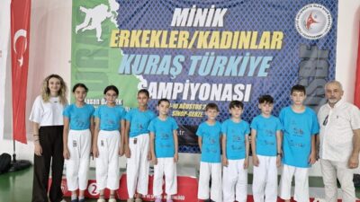 Sinop’un Gerze ilçesinde düzenlenen Minikler Kuraş Türkiye Şampiyonası’nda Kütahya Belediyespor’un