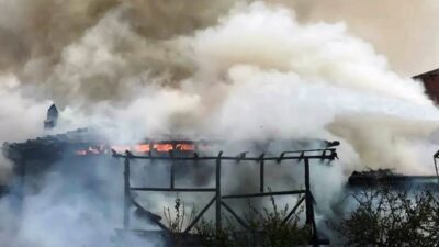 Kütahya’nın Emet ilçesinde bir evde çıkan yangın, çevresindeki diğer evlere