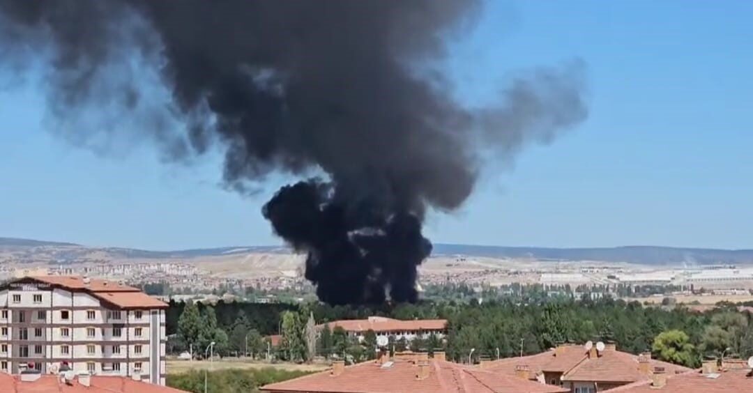 Kütahya Hava Er Eğitim Tugay Komutanlığı yemekhanesinde çıkan yangını söndürme