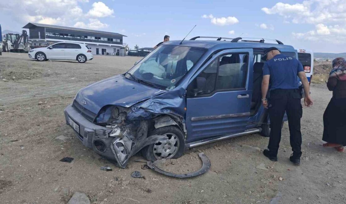 Kütahya’nın Hisarcık ilçesinde iki otomobilin çarpışması sonucu meydana gelen trafik