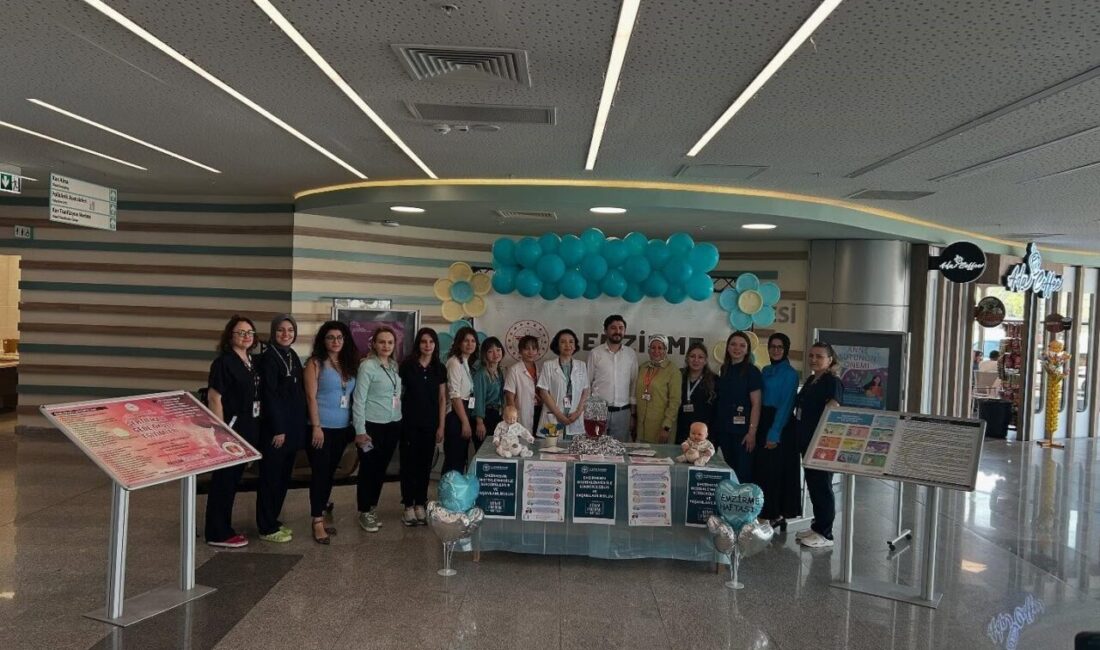 Kütahya Şehir Hastanesi’nde, Dünya Emzirme Haftası kapsamında bilgilendirme standı kurularak,