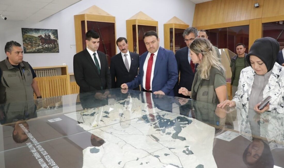 Kütahya Valisi Musa Işın, Dumlupınar Kurtuluş Savaşı Müzesi’ni ziyaret etti.