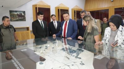 Kütahya Valisi Musa Işın, Dumlupınar Kurtuluş Savaşı Müzesi’ni ziyaret etti.