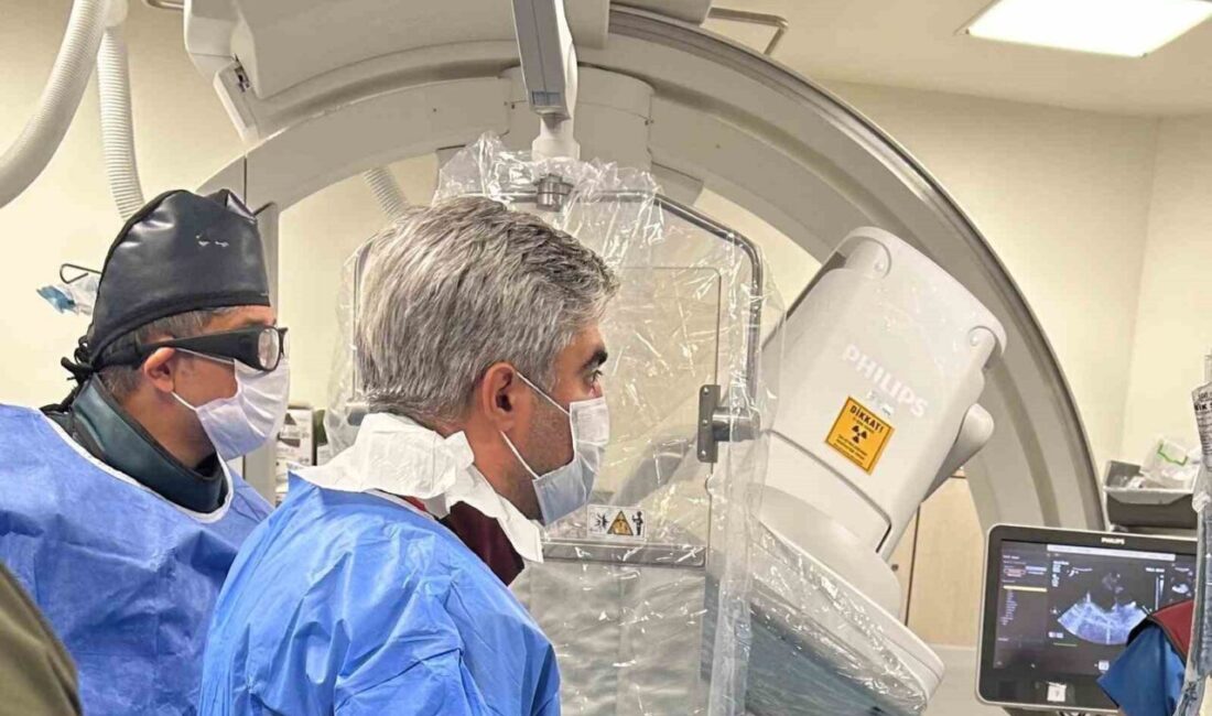 Kütahya Şehir Hastanesi’nde ilk kez uygulanan transkateter yöntemiyle, 12 yaşındaki