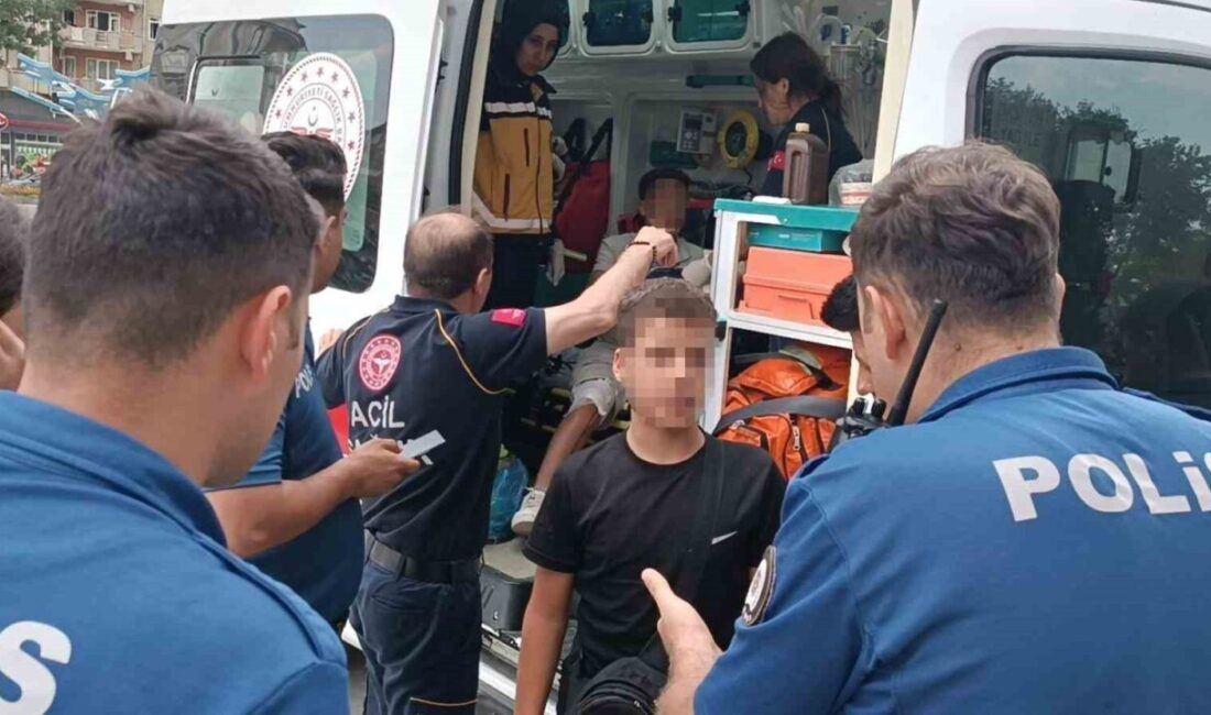 Kütahya’da bir çocuk, mahalleden su doldurmak için gelen 2 çocuğu