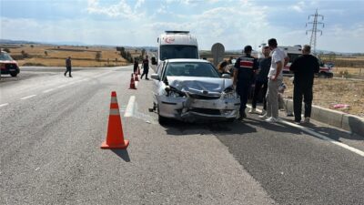 Oğuzhan KILIÇ/ KÜTAHYA, – KÜTAHYA- Tavşanlı karayolunda iki otomobilin çarpışması