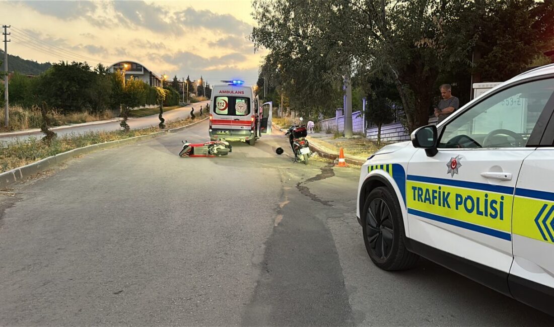 Oğuzhan KILIÇ/ KÜTAHYA, – KÜTAHYA’da kontrolden çıkarak kaldırıma çarpan motosikletin