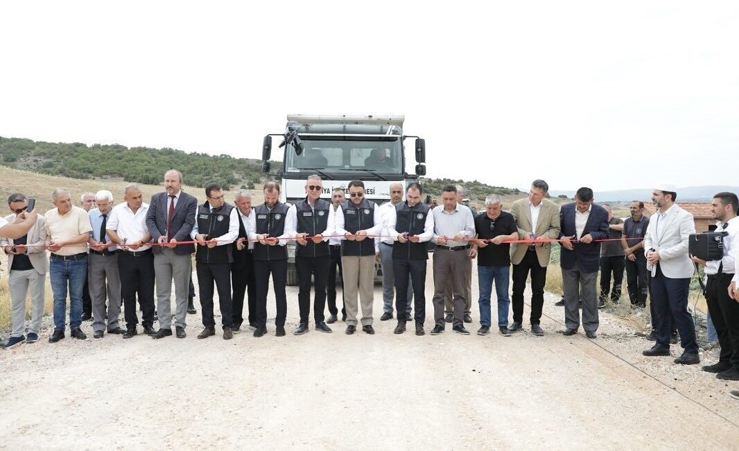 Kütahya’da Kayıköy-Güzelyurt-Çavdarhisar güzergâhındaki bağlantı yolunun sıcak asfaltla kaplanması tamamlanarak hizmete