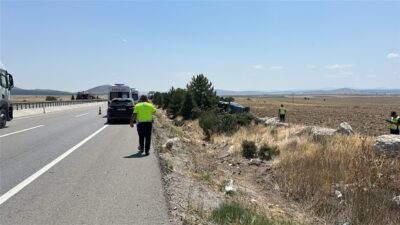 Oğuzhan KILIÇ/ KÜTAHYA, – KÜTAHYA’da lastiği patlayan hafif ticari araç