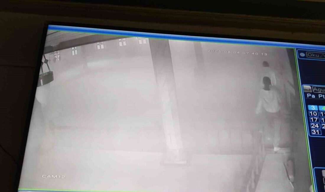 Kütahya’da sabah saatlerinde Ali Paşa Camii’ne giren bir grup genç,