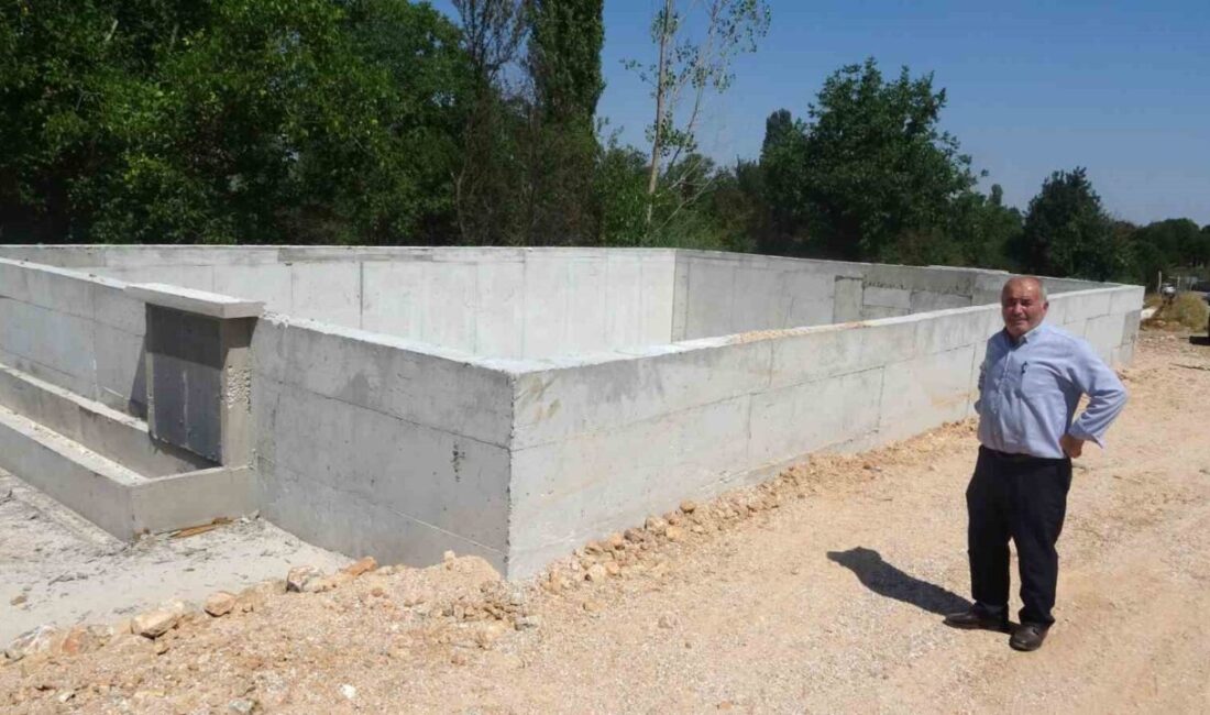 Kütahya Merkez’e bağlı Demirciören köyünde, muhtemel orman yangınlarında helikopterlerin su