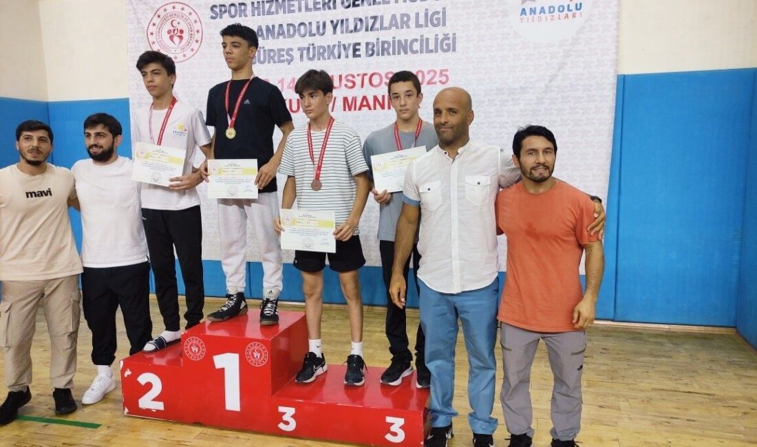 Manisa’da düzenlenen Anadolu Yıldızlar Ligi Grekoromen Güreş Türkiye Finalleri’ne Kütahya’dan