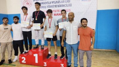 Manisa’da düzenlenen Anadolu Yıldızlar Ligi Grekoromen Güreş Türkiye Finalleri’ne Kütahya’dan