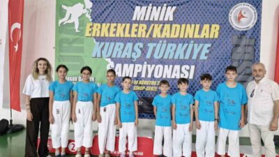 Sinop’un Gerze ilçesinde düzenlenen Minikler Kuraş Türkiye Şampiyonası’nda Kütahyalı minik