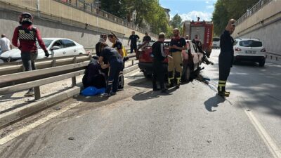 Oğuzhan KILIÇ/KÜTAHYA, – KÜTAHYA’da, alt geçidin duvarına çarpan otomobildeki 2