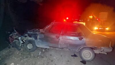 Ercan KOLKU/EMET (Kütahya), – KÜTAHYA’nın Emet ilçesinde, otomobille çarpışan elektrikli