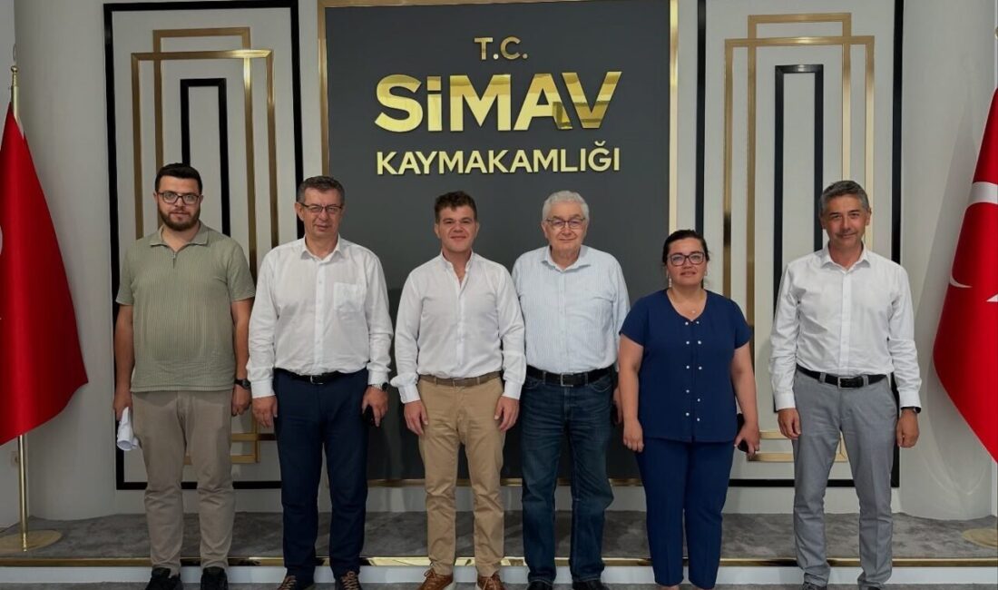 Kütahya’nın Simav ilçesinde yapılan toplantıda, köylerin enerji nakil hatları, köy