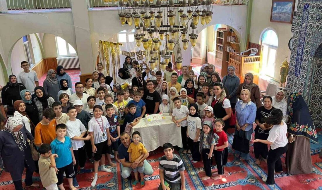 Kütahya’nın Simav ilçesinde Diyanet Gençlik Merkezi Yaz Kur’an Kursu kapanış