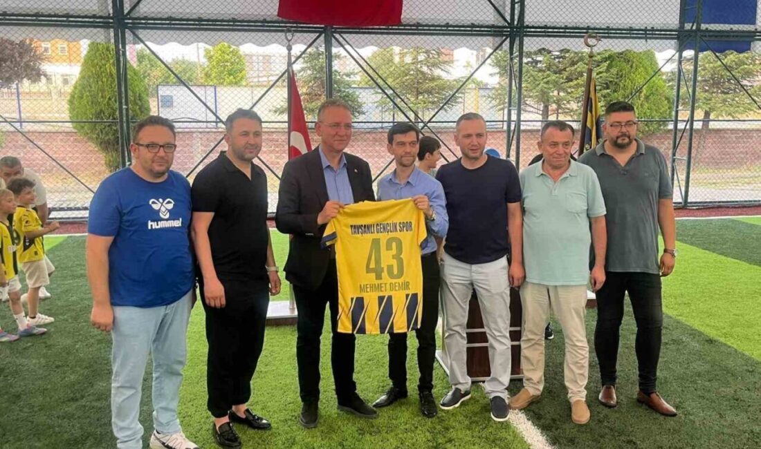 Kütahya’nın Tavşanlı ilçesinde 100 yıllık köklü çınarlarından Genç Yurdu Spor