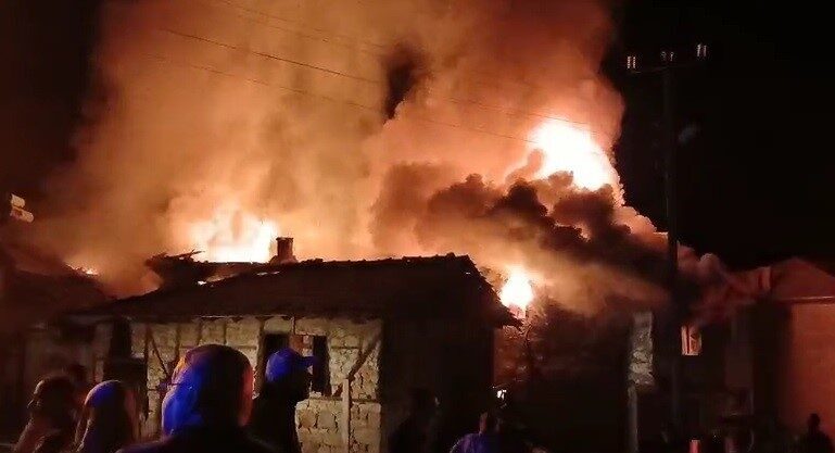 Kütahya’nın Tavşanlı ilçesine bağlı Şapçı köyünde dün gece saatlerinde başlayan