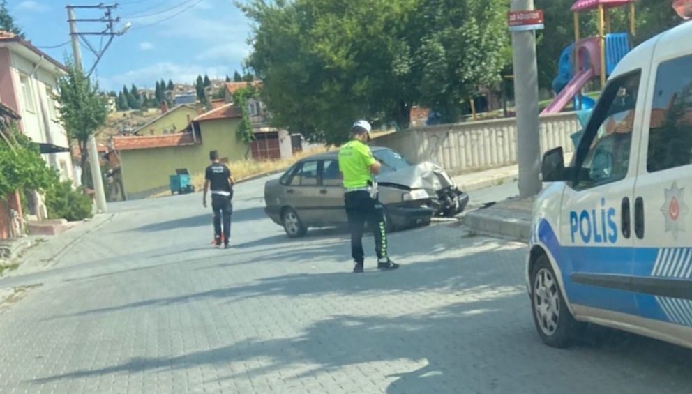 Kütahya’nın Tavşanlı ilçesinde meydana gelen trafik kazasında 2 kişi yaralandı.