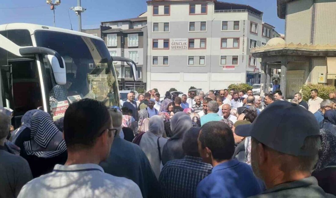 Kütahya’nın Tavşanlı ilçesinde, kutsal topraklara umre ibadeti için gidecek vatandaşlar