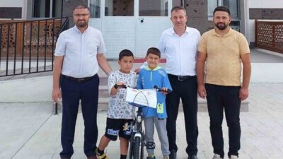 Kütahya’da kurstan evine dönerken geçirdiği trafik kazasında bisikleti kullanılmaz hale